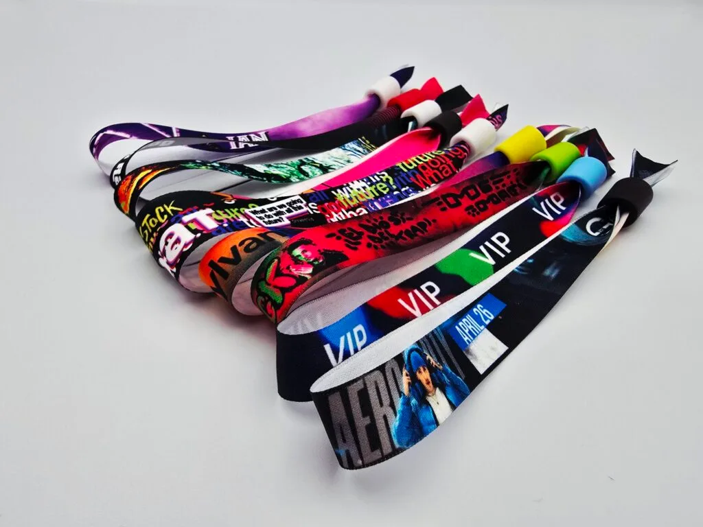 Brațări textile personalizate